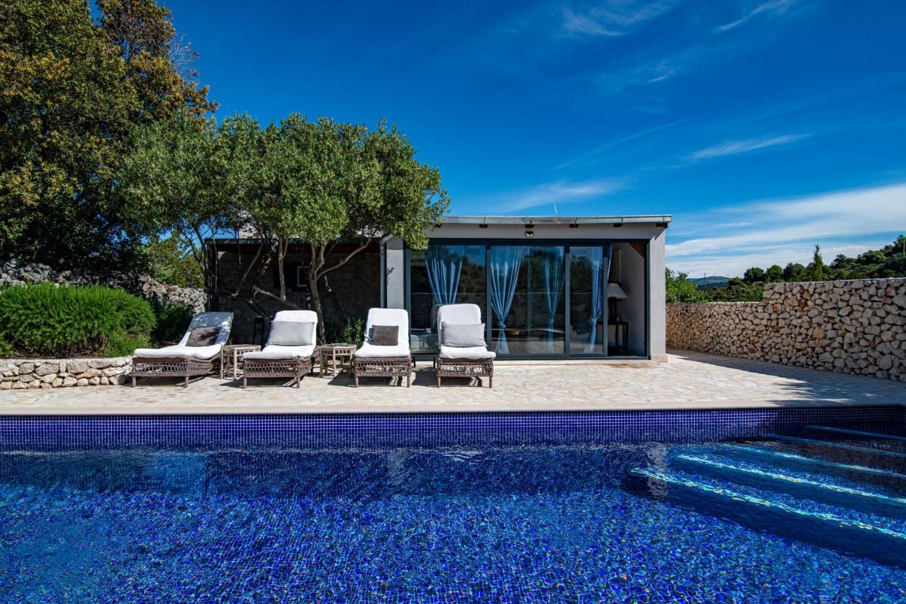 Private Cottage In Olive Grove With Heated Pool Vinišće Dış mekan fotoğraf